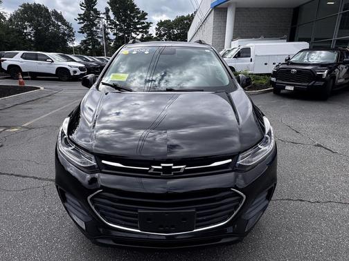 Mosaic Black Metallic 2022 Chevrolet Trax LT
