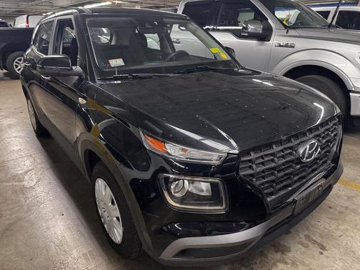 Black Noir Pearl 2020 Hyundai VENUE SE