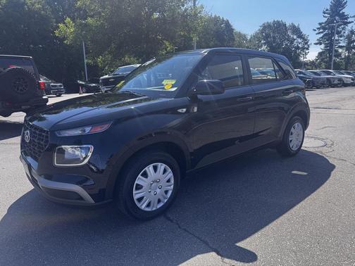 Black Noir Pearl 2020 Hyundai VENUE SE