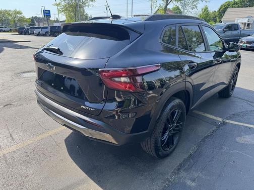 Mosaic Black Metallic 2024 Chevrolet Trax FWD ACTIV