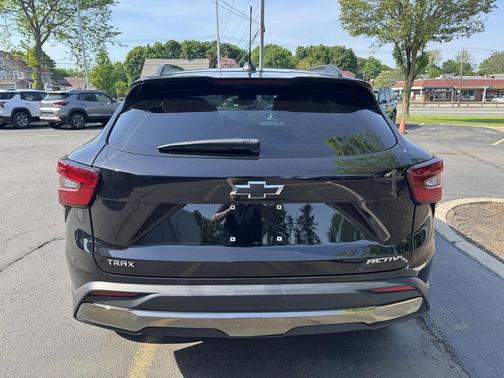 Mosaic Black Metallic 2024 Chevrolet Trax FWD ACTIV