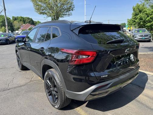 Mosaic Black Metallic 2024 Chevrolet Trax FWD ACTIV
