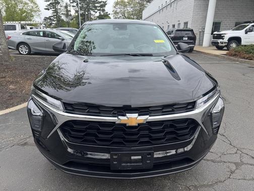 Mosaic Black Metallic 2024 Chevrolet Trax LS