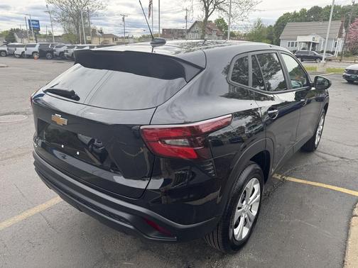Mosaic Black Metallic 2024 Chevrolet Trax LS