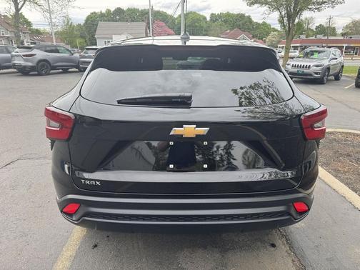 Mosaic Black Metallic 2024 Chevrolet Trax LS