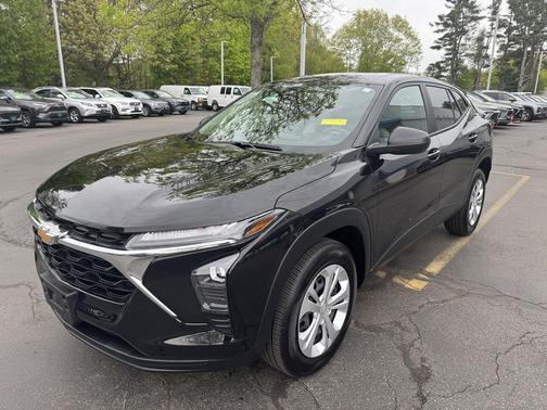 Mosaic Black Metallic 2024 Chevrolet Trax LS