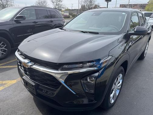 Mosaic Black Metallic 2024 Chevrolet Trax LS