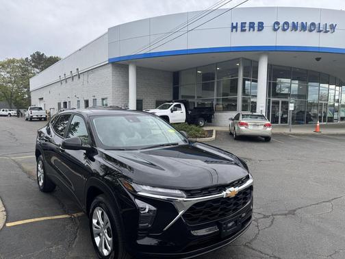 Mosaic Black Metallic 2024 Chevrolet Trax LS