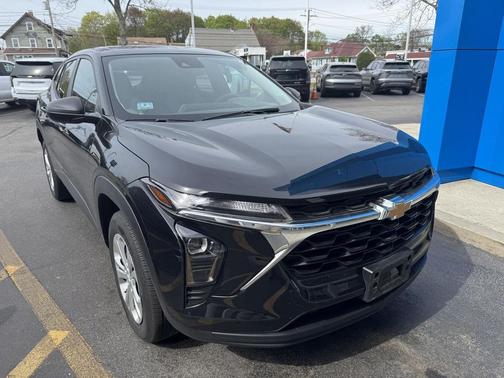 Mosaic Black Metallic 2024 Chevrolet Trax LS