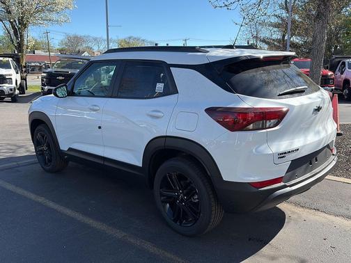 Summit White 2026 Chevrolet Trailblazer LT