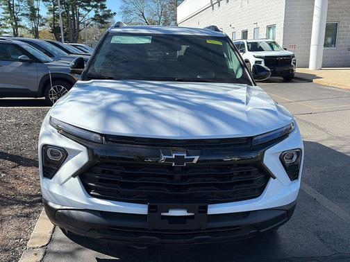 Summit White 2026 Chevrolet Trailblazer LT