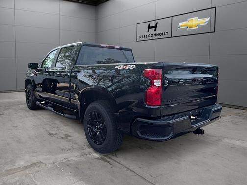 Black 2026 Chevrolet Silverado 1500 Custom