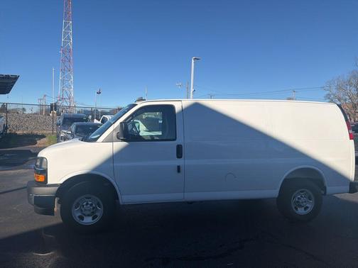 2025 Chevrolet Express 2500 RWD 2500 Regular Wheelbase WT