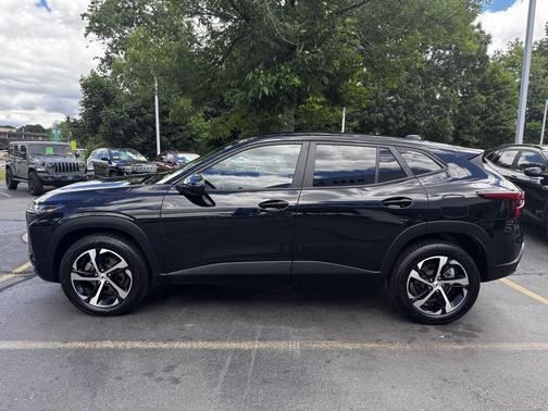Mosaic Black Metallic 2024 Chevrolet Trax FWD 1RS