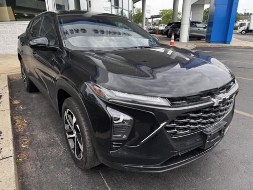 Mosaic Black Metallic 2024 Chevrolet Trax FWD 1RS