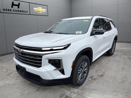 Summit White 2026 Chevrolet Traverse LT