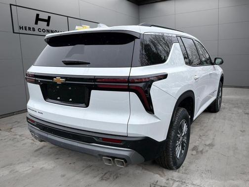 Summit White 2026 Chevrolet Traverse LT