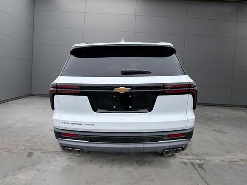 Summit White 2026 Chevrolet Traverse LT