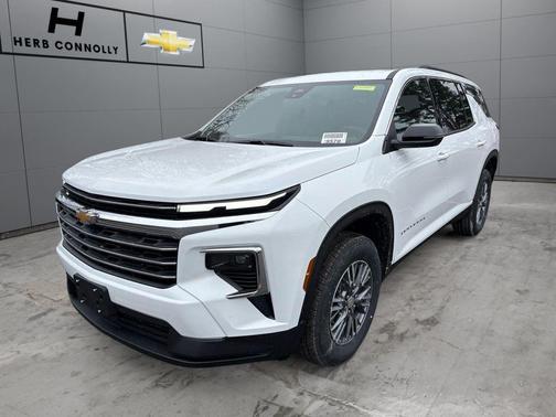 Summit White 2026 Chevrolet Traverse LT