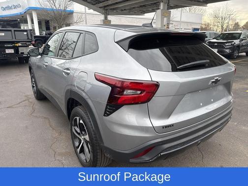 Sterling Gray Metallic 2024 Chevrolet Trax FWD 1RS