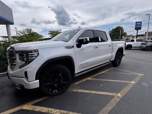 White Frost Tricoat 2023 GMC Sierra 1500 Denali