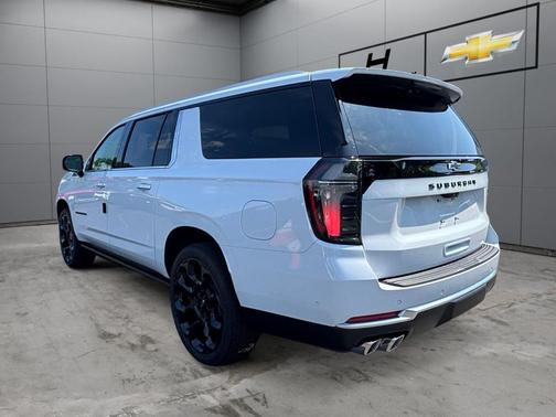 Polar White Tricoat 2026 Chevrolet Suburban High Country, 4WD