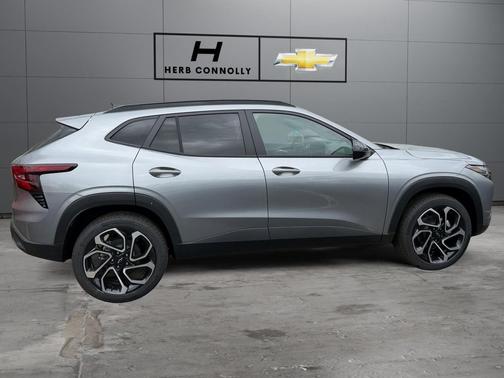 Sterling Gray Metallic 2026 Chevrolet Trax FWD 2RS