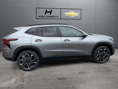 Sterling Gray Metallic 2026 Chevrolet Trax FWD 2RS
