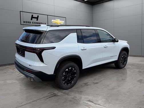 Polar White Tricoat 2027 Chevrolet Traverse AWD Z71