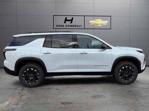 Polar White Tricoat 2027 Chevrolet Traverse AWD Z71
