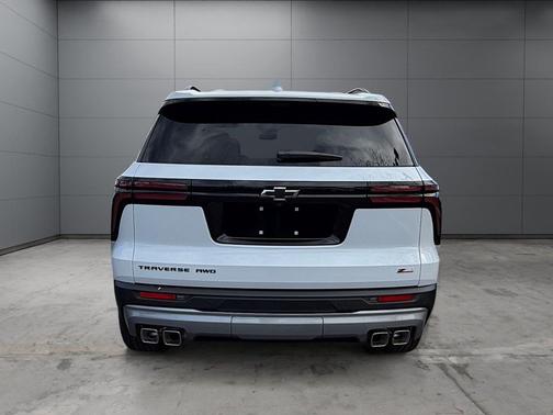 Polar White Tricoat 2027 Chevrolet Traverse AWD Z71