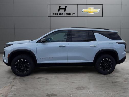 Polar White Tricoat 2027 Chevrolet Traverse AWD Z71
