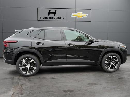 Mosaic Black Metallic 2026 Chevrolet Trax FWD 1RS