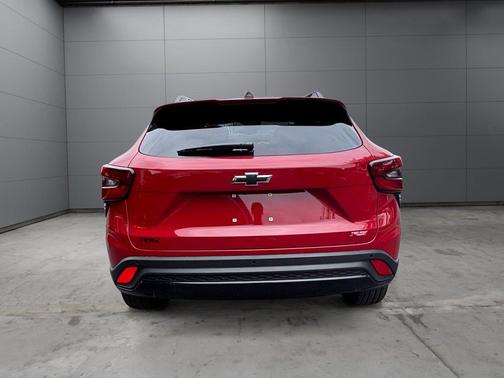 Apex Red 2026 Chevrolet Trax FWD 2RS