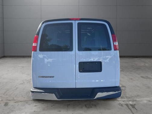 Summit White 2025 Chevrolet Express 2500 LT