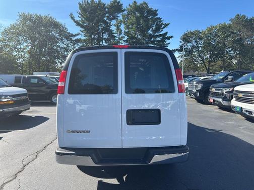 2025 Chevrolet Express 2500 RWD 2500 Regular Wheelbase WT