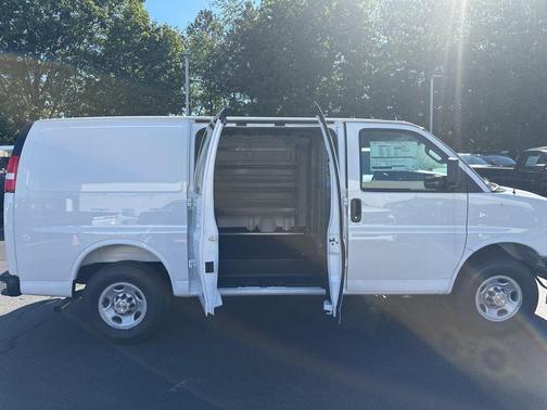 Summit White 2025 Chevrolet Express 2500 LT