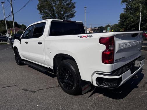 Summit White 2022 Chevrolet Silverado 1500 Custom