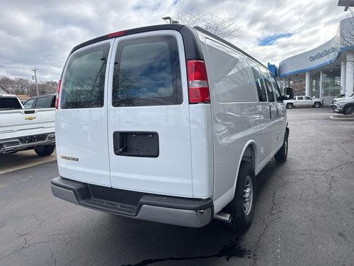 Summit White 2026 Chevrolet Express 2500 2500 Regular Wheelbase, WT, RWD