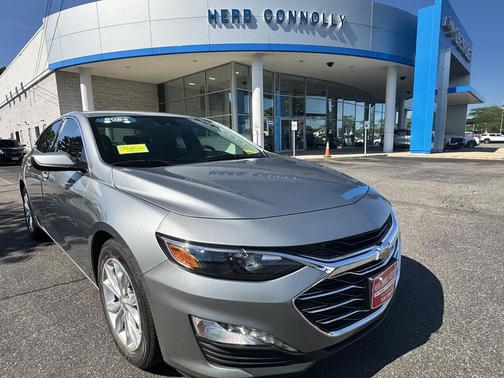 Sterling Gray Metallic 2024 Chevrolet Malibu FWD 1LT