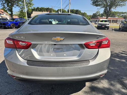 Sterling Gray Metallic 2024 Chevrolet Malibu FWD 1LT