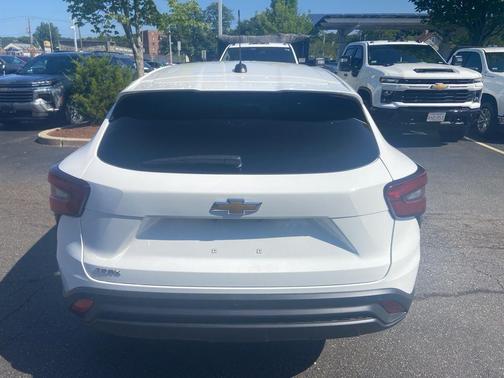 2025 Chevrolet Trax LS