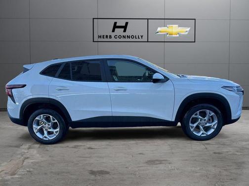 Summit White 2026 Chevrolet Trax LS