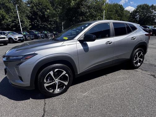 Sterling Gray Metallic 2025 Chevrolet Trax FWD 1RS