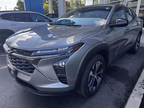 Sterling Gray Metallic 2025 Chevrolet Trax FWD 1RS