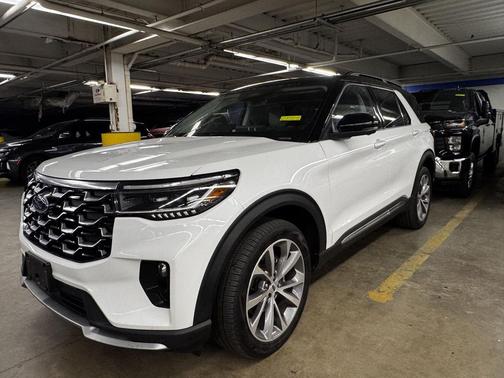 Star White Metallic Tri-Coat 2025 Ford Explorer Platinum
