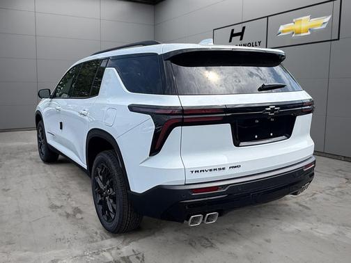 Summit White 2026 Chevrolet Traverse LT