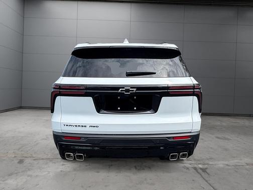 Summit White 2026 Chevrolet Traverse LT