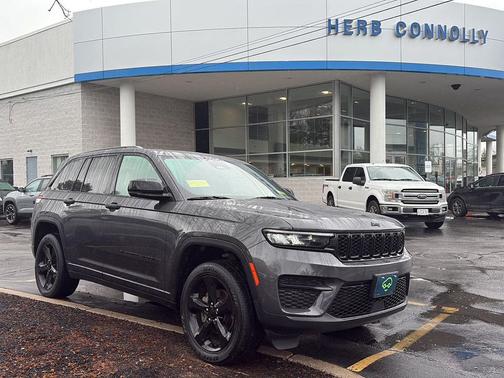 Baltic Gray Metallic Clearcoat 2023 Jeep Grand Cherokee Altitude