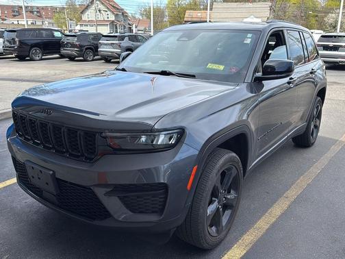 Baltic Gray Metallic Clearcoat 2023 Jeep Grand Cherokee Altitude